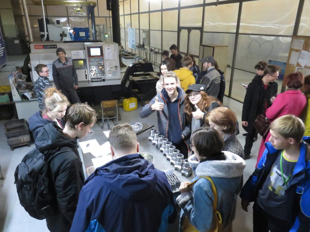 Барнаульский завод мехпрессов провел экскурсию для учащихся Алтайского краевого педагогического лицея