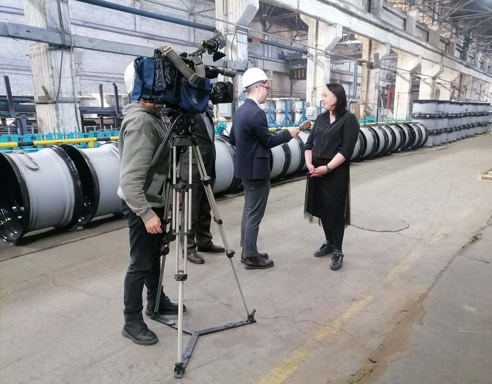 Журналисты главного телеканала Белоруссии побывали на Барнаульском заводе мехпрессов