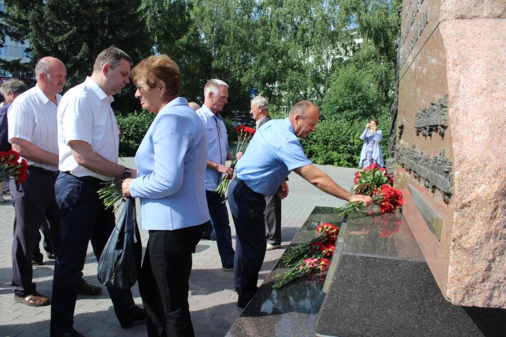 Промышленники Алтайского края почтили память тружеников, ковавших Победу в тылу