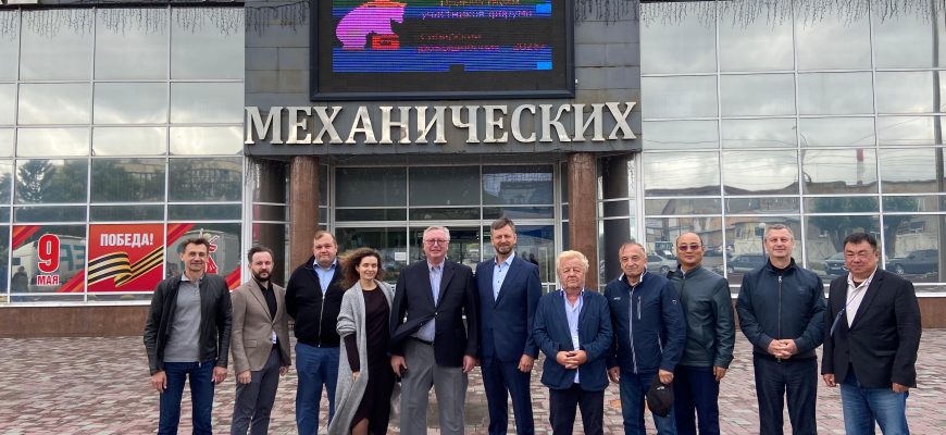 Промышленники Сибири посетили Барнаульский завод мехпрессов