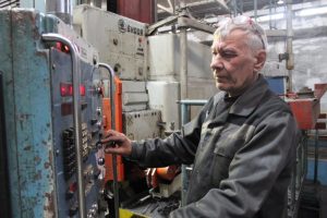 Работник Барнаульского завода мехпрессов занесен на городскую Доску Почета